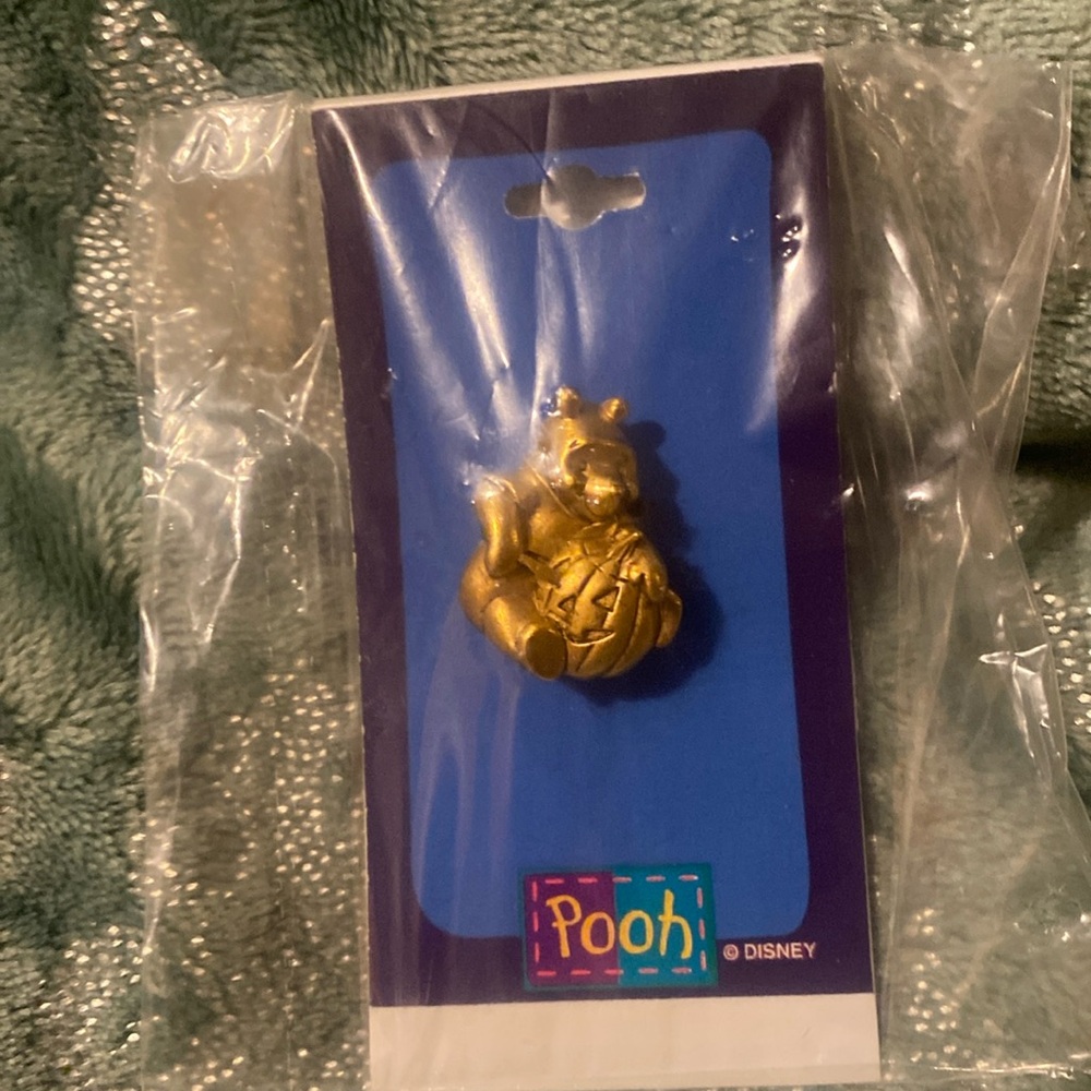 Winn the Pooh brooch vintage